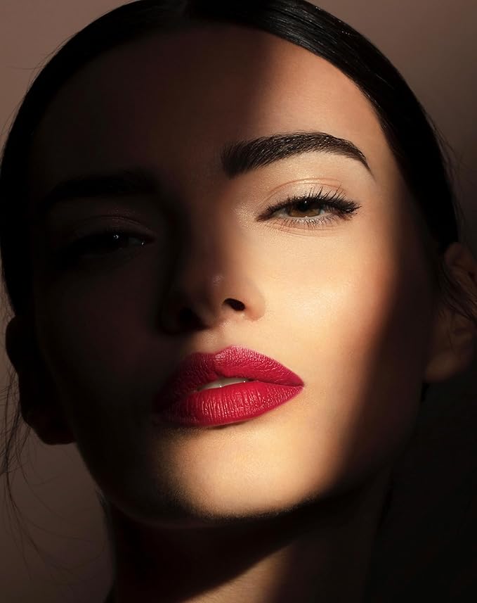 Pupa Milano True Lips Blendable Lip Liner - Dual-Ended Matte Lining Color and Brush - Light and Creamy, Hydrating, High Pigment, Smudge Proof Formula - Paraben Free - 031 Coral - 0.042 oz