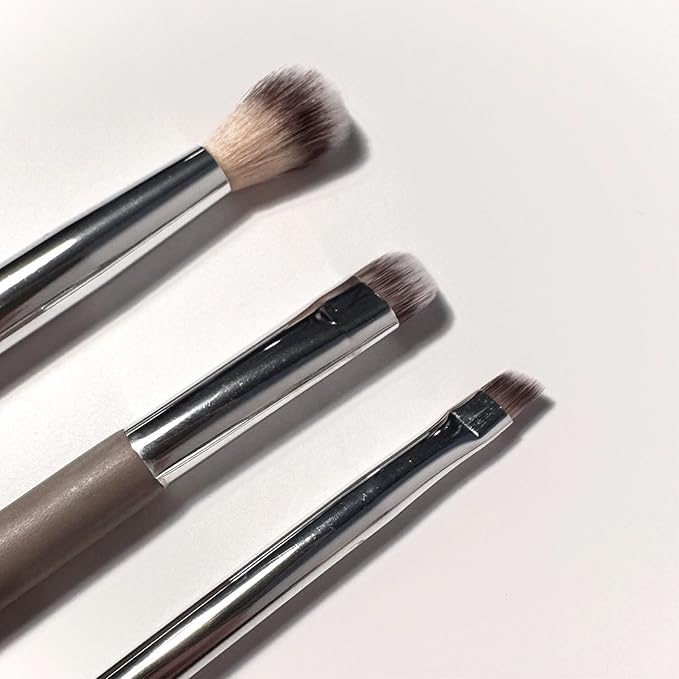 Sandstone Scandinavia Soft Collection Makeup Brush - Professional Premium Eyeliner brush for applying and blending eyeliner. Angled bristles. Vegan Makeup brush for all skin types