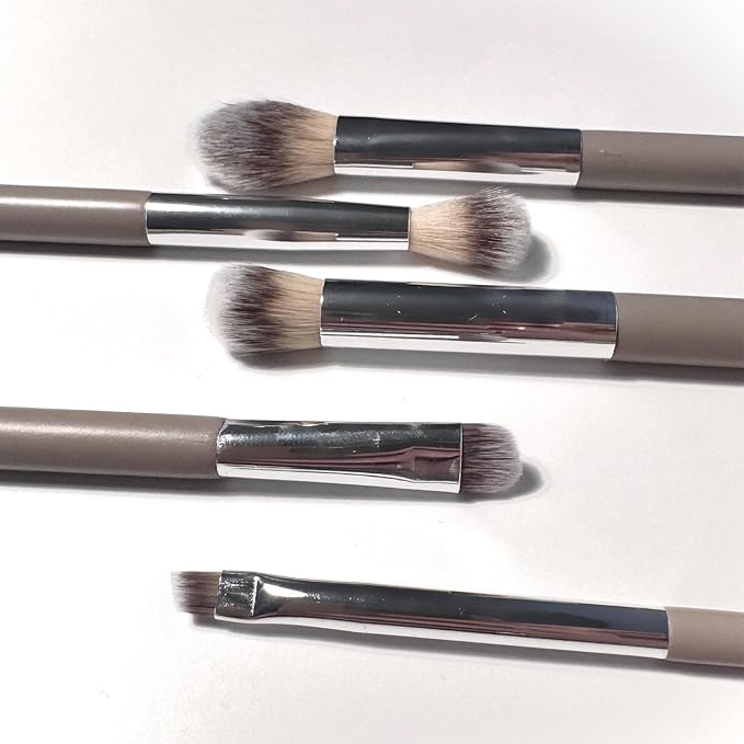 Sandstone Scandinavia Soft Collection Makeup Brush - Professional Premium Eyeshadow brush for applying and blending eyeshadow. Ultra precise soft bristles. Vegan Makeup brush for all skin types