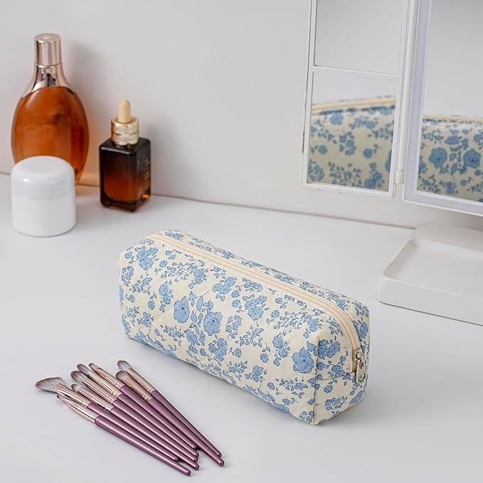 Cute Floral Cotton Makeup Brush Cosmetic Bag for Women, Travel Quilted Zipper Make Up Bag, Flowers Toiletry Organizer Case Kawaii Makeup Cosmetic Travel Cloth Pouch (Blue+Red Floral)